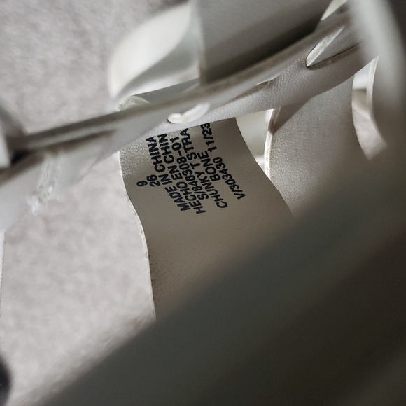 Old navy t-strap bone cream platform sandal size 9 - Picture 2 of 5